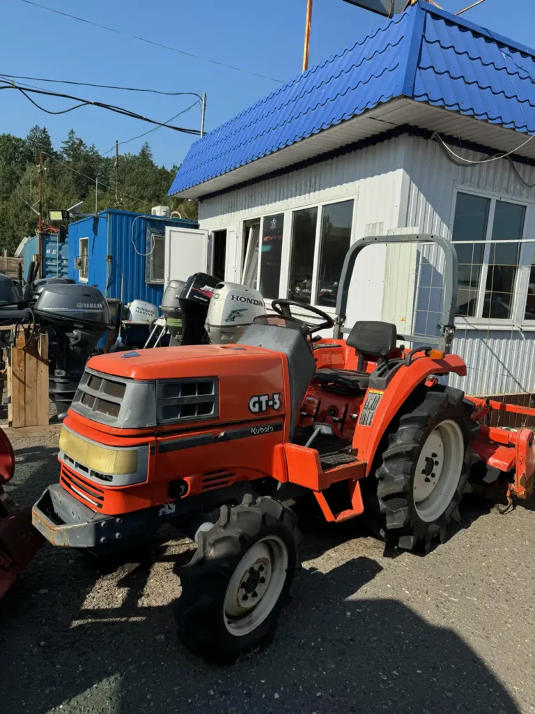 японский минитрактор Kubota GT3